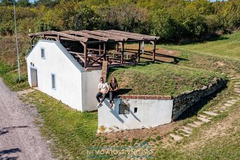 Prodej věhlasné nemovitosti Malovaného sklepa v Šatově, mezi - 18