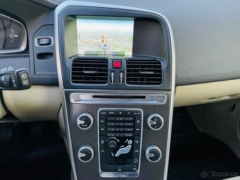 Volvo XC60 2.4D5 4x4 MANUÁL FACELIFT KŮŽE NAVI SENZORY - 18