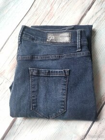 Nové dámské džíny cena za vše - 18