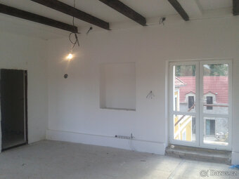 Rodinný dům s prodejnou potravin v centru obce - 18