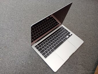 MacBook PRO 13 palců Apple M1 chip 8 GB RAM 256 ssd 120cykl - 18