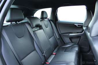 Volvo XC60 2.0 D4 Drive-E / Momentum / Automat / Tažné - 18