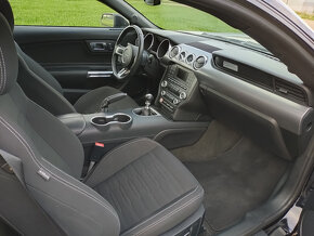 Ford Mustang GT manuál - 18