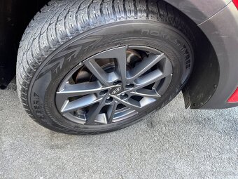 HYUNDAI TUCSON 1.6 CRDi 4x4 6 RYCHLOSTÍ VYHŘEV SEDADEL+VOLAN - 18