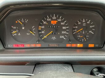 Mercedes Benz 300 D - 18