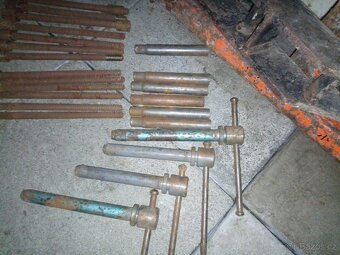 ocelová kotva,hmozdina,trapezovy sroub, - 18