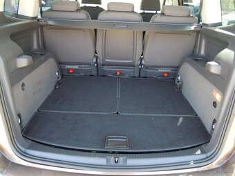 Volkswagen Touran 1.6TDi 7 MÍST-SERVIS-VSTŘIKY - 18