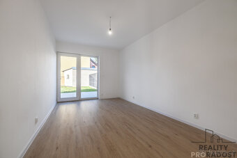 Prodej novostavby bytu 4+kk, 90 m², vlastní zahrada 211 m²,  - 18