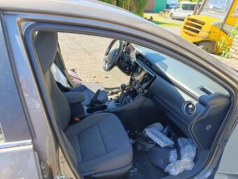 Toyota Corolla 1.6i 97kw, r.2019, klima, 1. majitel - 18