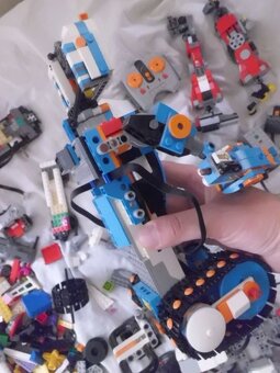 Velké množství LEGO A ROBOTI - MINDSTORMS / EV3 - LEGO BOOST - 18