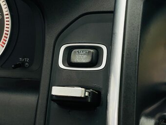 Volvo XC60 2.4D 5VÁLEC 120KW 4x4 MANUÁL NAVI KAMERA TAŽNÉ - 18