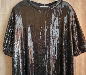 Saty Hugo Boss černé - 18