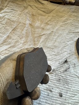 Prodám přední kotouče+destičky značky Brembo . - 18