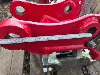 Naklápěcí rychloupínák pro 2-3t bagr - 18