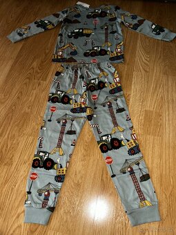 Úplně nové Lindex’ nám už bohužel malé - 18