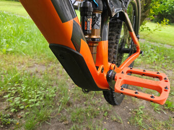 Zánovní našlapané karbonové full 29" kolo TREK, rám 17"(M) - 18