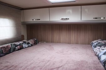 BURSTNER IXEO 710 - 18