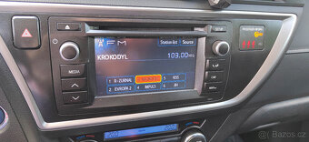 Toyota Auris 1,8 HYBRID, najeto 83.500 km, rok výroby 2013 - 18