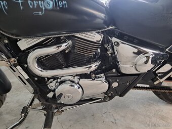 Suzuki VZ 800 Marauder - 18