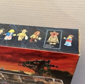 LEGO Stranger Things 75810 Upside Down - 18
