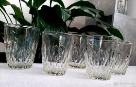 Skleněné poháry, misky, sklenice na kávu a jiné.. - 18