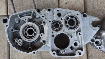 ČZ 125/516 motor, hlavy, válec, kartery, víko_ - 18