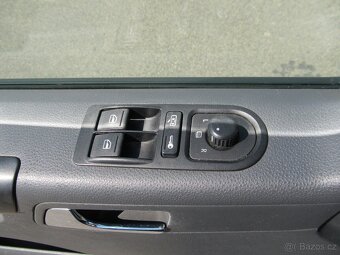 Volkswagen Caravelle 2.5 TDI 7 míst 4 MOTION - 18