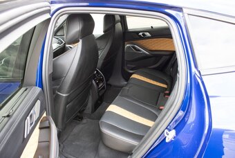 BMW X6 M Competition z roku 2021 - 18