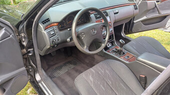 Mercedes-Benz E220 CDI 2000 W210, sedan, manuál, 367 000 km - 18