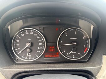 BMW 318 Touring 2,0 AUTOMATIC - 18