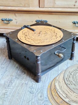 Starožitný hrací stroj, flašinet Ariston, 1890 - 1900 - 18