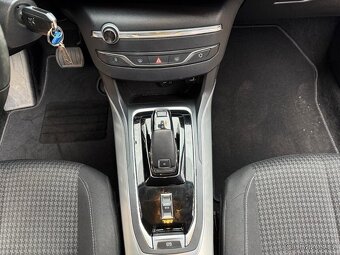 Peugeot 308 1.5 HDI 96 kW Allure EAT8 VIRTUAL automat - 18