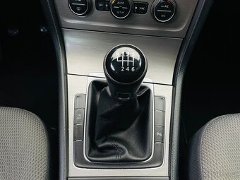 Volkswagen Golf 2.0TDI 110KW VÝHŘEV SENZORY SERVISKA - 18