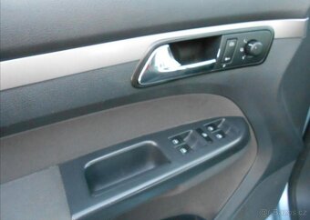 Volkswagen Touran 1,4 TSI 103 kW Serviska benzín - 18