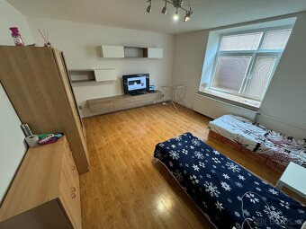 Prodej RD 300m2 - 3 bytové jednotky + garáž, zahrada - 18