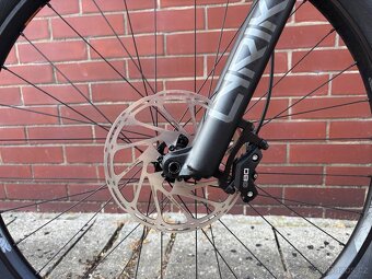 Celoodpružené kolo Rocj´k Machine Whizz FS I 90 AXS - 18