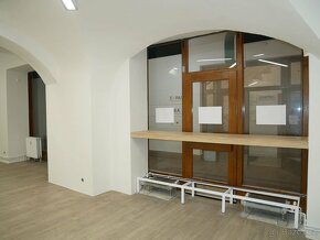 Pronájem obchodního prostoru 127m2 v centru města - 18