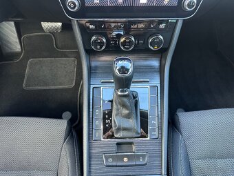 Škoda Superb combi STYLE 2.0TDI 140kw DSG VIRTUAL MATRIX - 18