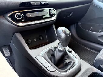 Hyundai i30 1.5 dpi 80 kw / 2022 / kombi - 18