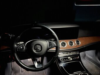 Mercedes-Benz E 2016 - 18