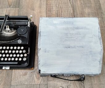 STAROŽITNÝ KUFŘÍKOVÝ PSACÍ STROJ ERIKA 6 A.-G. Vorm. Seidel - 18