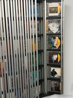 Velká sbírka CD s pořadačem - 18