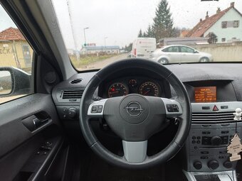 Opel Astra 1.6i - 85 kW + pneu - 18