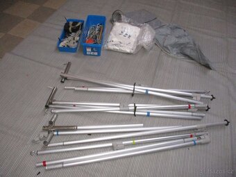 KIP č.147 Rok 2001. Pro 3 osoby. 12V+baterie. 960kg.100km/h - 18