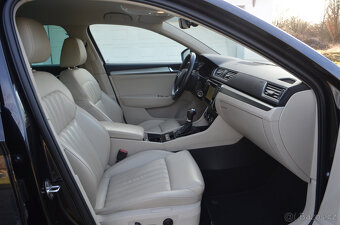 PRODÁM ŠKODA SUPERB COMBI 2.0TDI 150PS MAXIMÁLNÍ VÝBAVA 2015 - 18