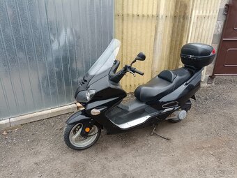 Yamaha x max 125 011,09,majesty 125,Jonway js 125 - 18