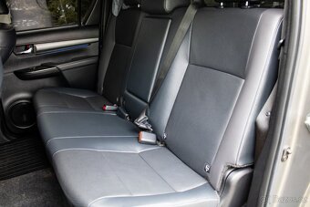 Toyota Hilux Double Cab - 18