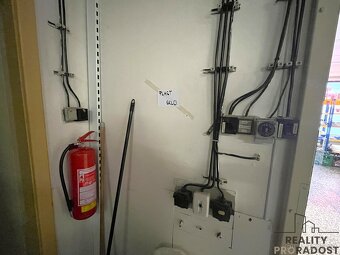 Pronájem obchodu 201 m2 v Tulešicích, obchod sklady rampa Tu - 18