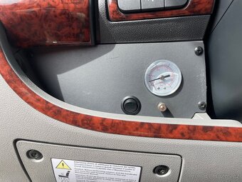 Obytné auto Burstner Ixeo it710 polointegral - 18