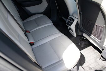 Volvo XC40 D4 Momentum (2018) - 18